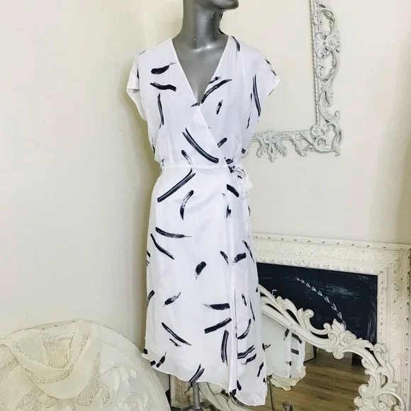 Joie Silk Wrap Dress NWOT - Picture 3 of 12